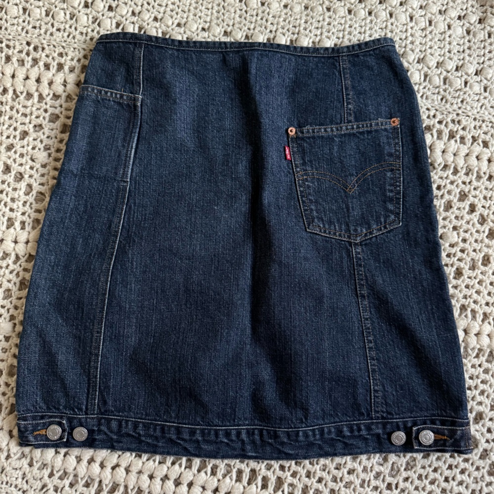 Levi's Dark Wash Denim Skirt
